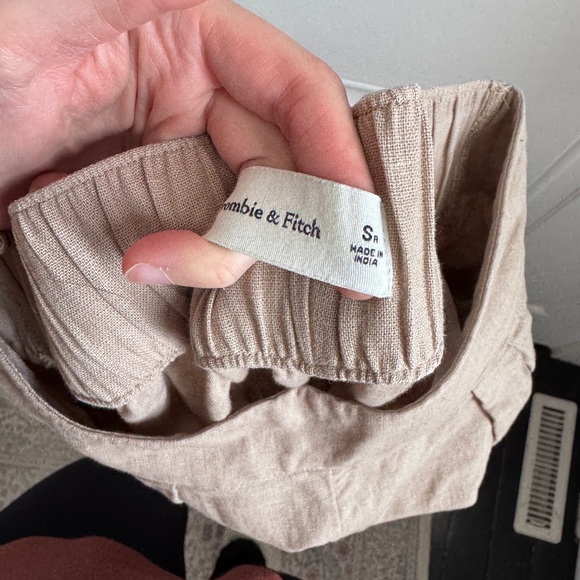 Abercrombie & Fitch Wide Leg Pleated Pants - Beige - Picture 8 of 9